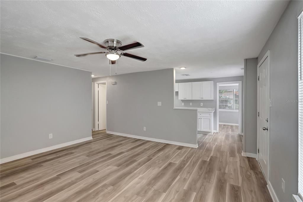 For Sale: $349,500 (3 beds, 2 baths, 1065 Square Feet)