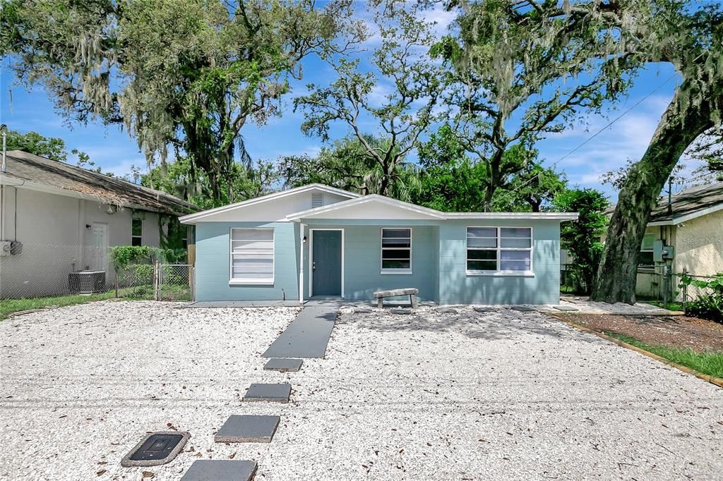 For Sale: $349,500 (3 beds, 2 baths, 1065 Square Feet)