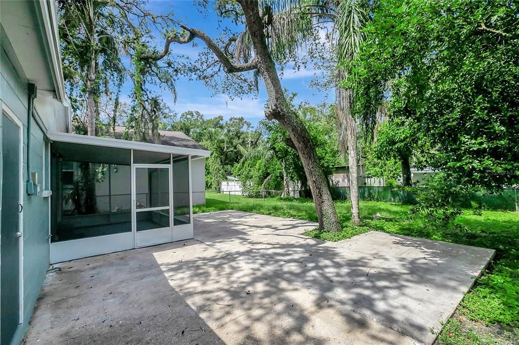 For Sale: $349,500 (3 beds, 2 baths, 1065 Square Feet)