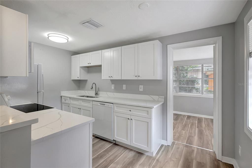 For Sale: $349,500 (3 beds, 2 baths, 1065 Square Feet)