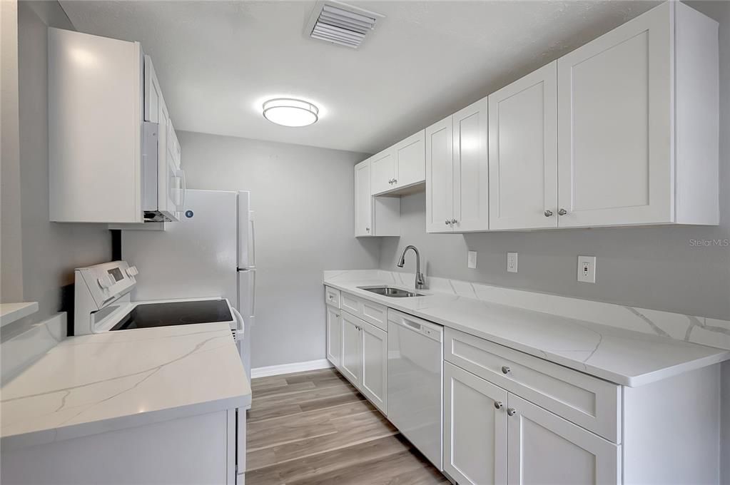 For Sale: $349,500 (3 beds, 2 baths, 1065 Square Feet)