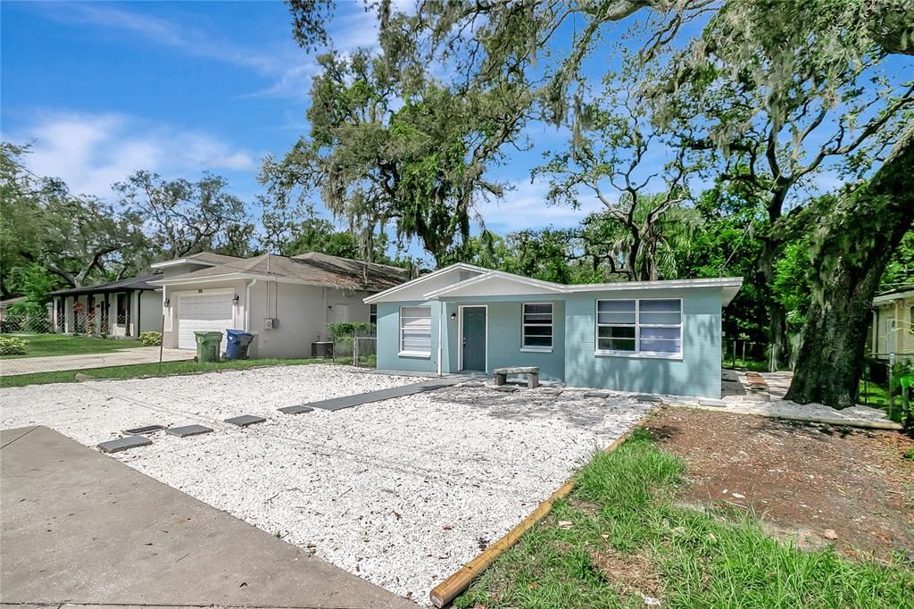 For Sale: $349,500 (3 beds, 2 baths, 1065 Square Feet)