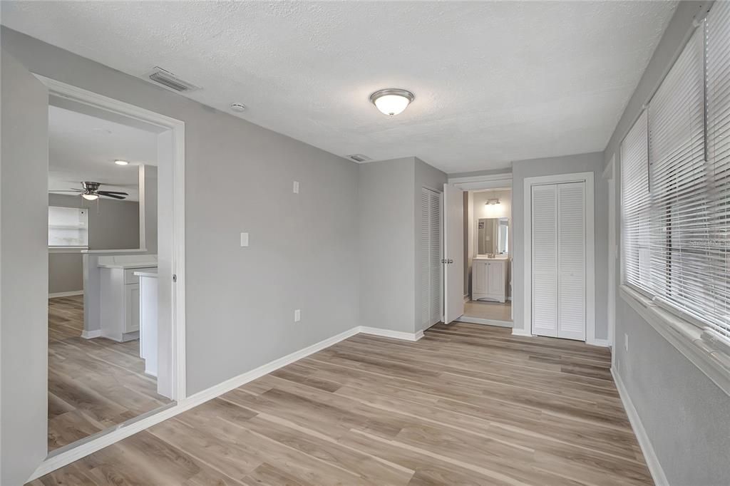 For Sale: $349,500 (3 beds, 2 baths, 1065 Square Feet)