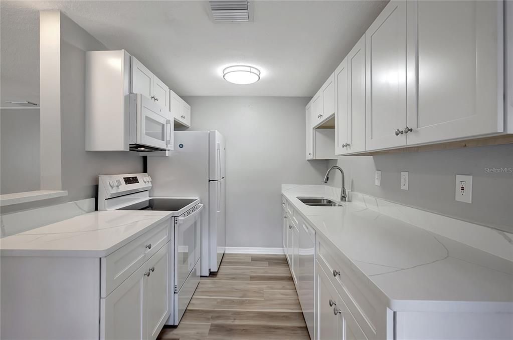 For Sale: $349,500 (3 beds, 2 baths, 1065 Square Feet)