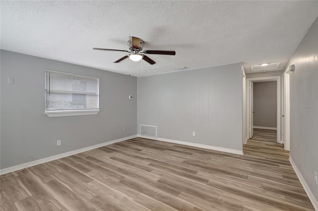 For Sale: $349,500 (3 beds, 2 baths, 1065 Square Feet)