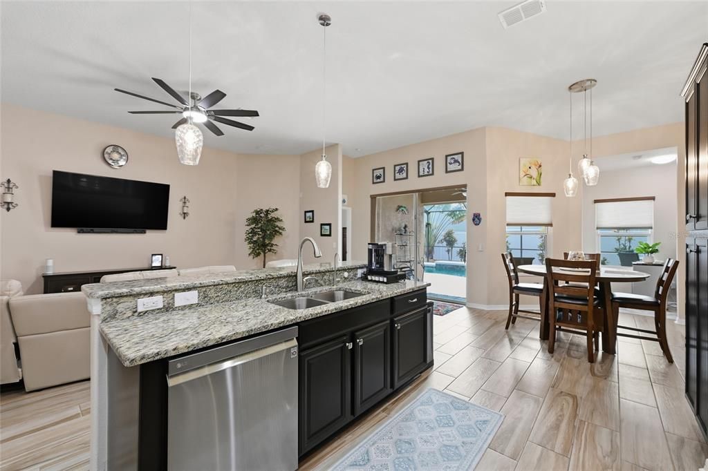 待售: $499,900 (4 贝兹, 3 浴室, 2418 平方英尺)