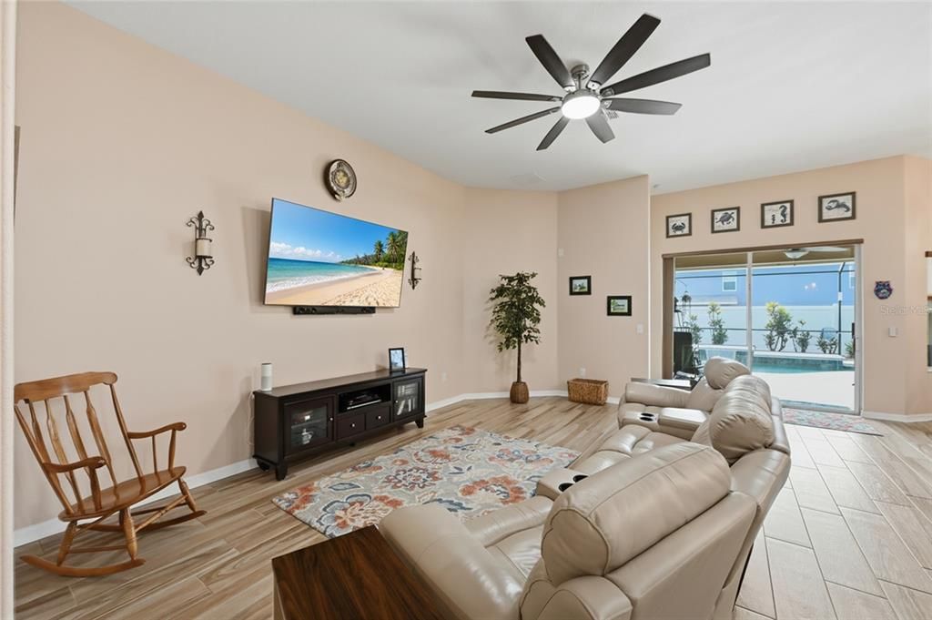 待售: $499,900 (4 贝兹, 3 浴室, 2418 平方英尺)