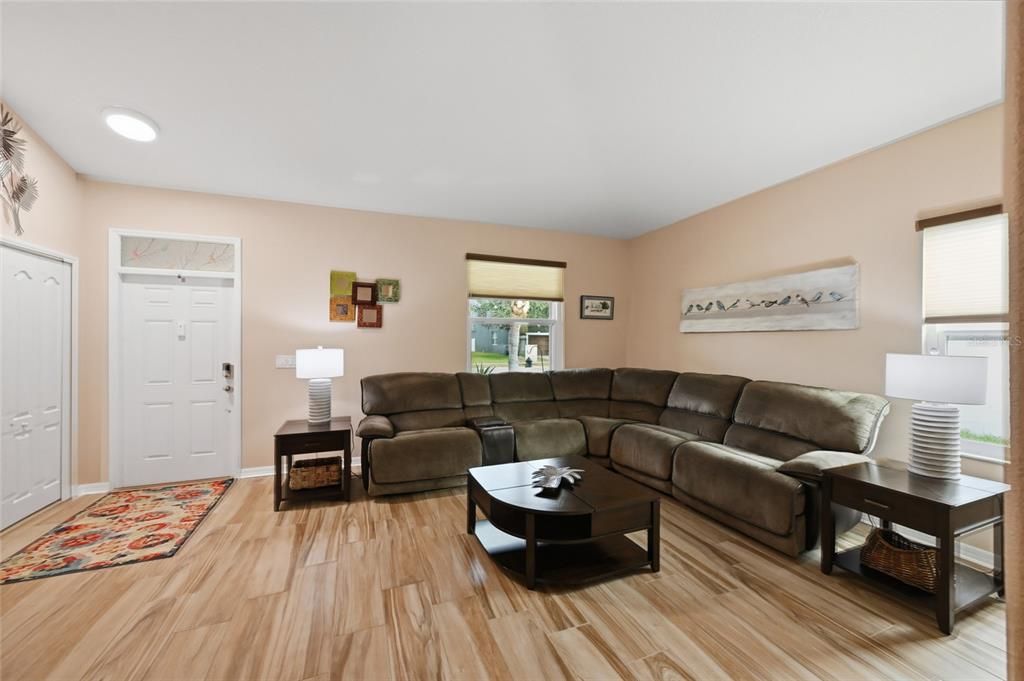 待售: $499,900 (4 贝兹, 3 浴室, 2418 平方英尺)