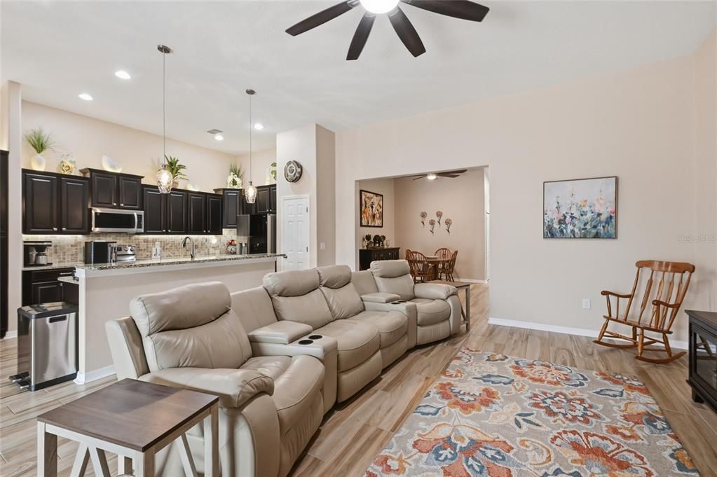 待售: $499,900 (4 贝兹, 3 浴室, 2418 平方英尺)