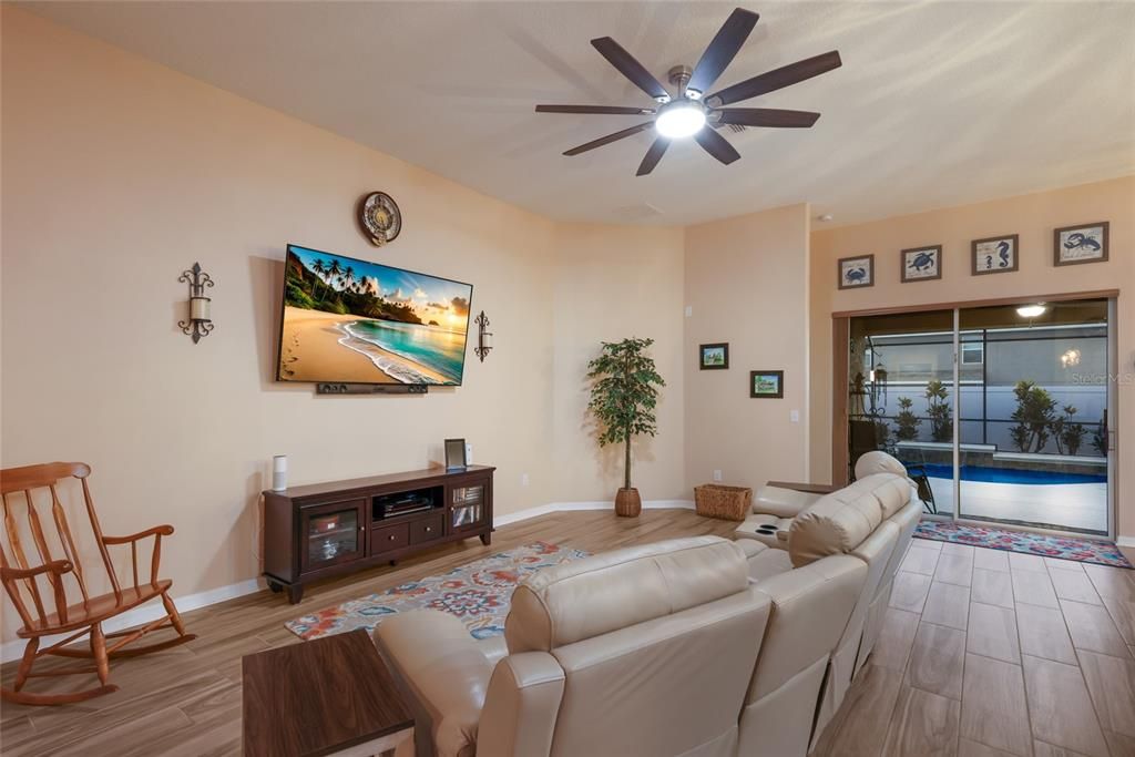 待售: $499,900 (4 贝兹, 3 浴室, 2418 平方英尺)