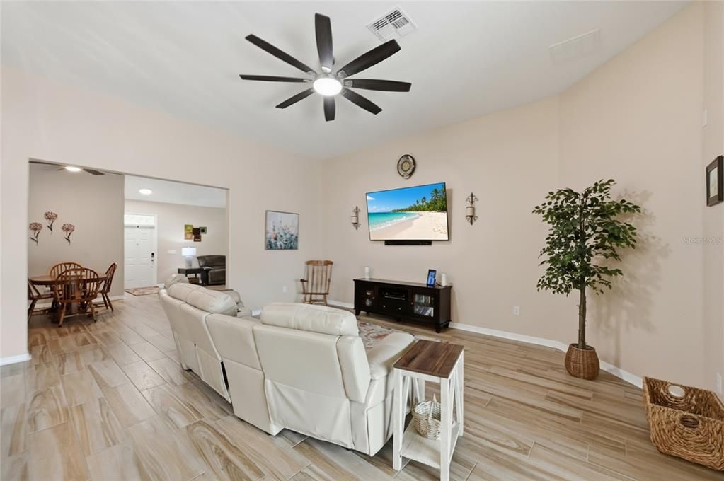 待售: $499,900 (4 贝兹, 3 浴室, 2418 平方英尺)