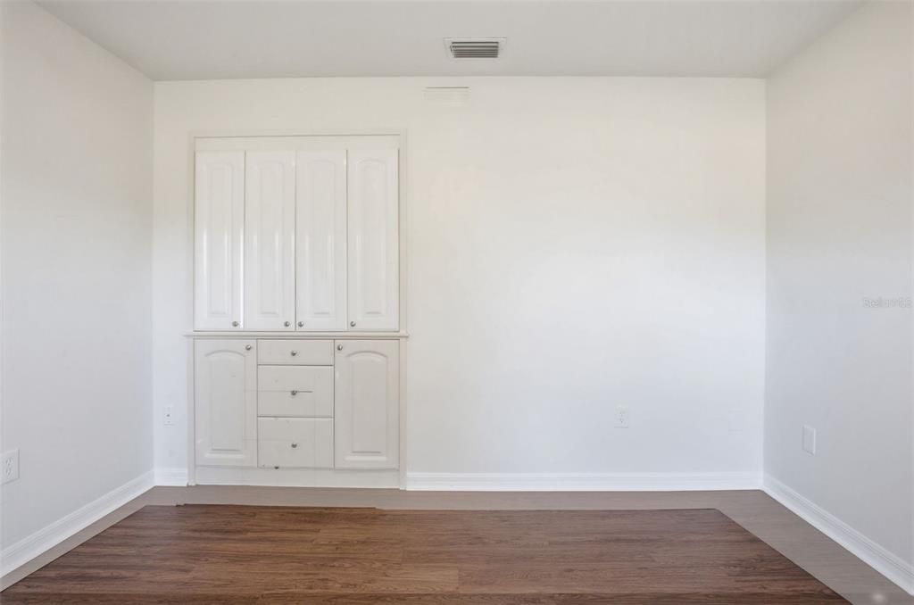 For Sale: $474,900 (4 beds, 3 baths, 2372 Square Feet)