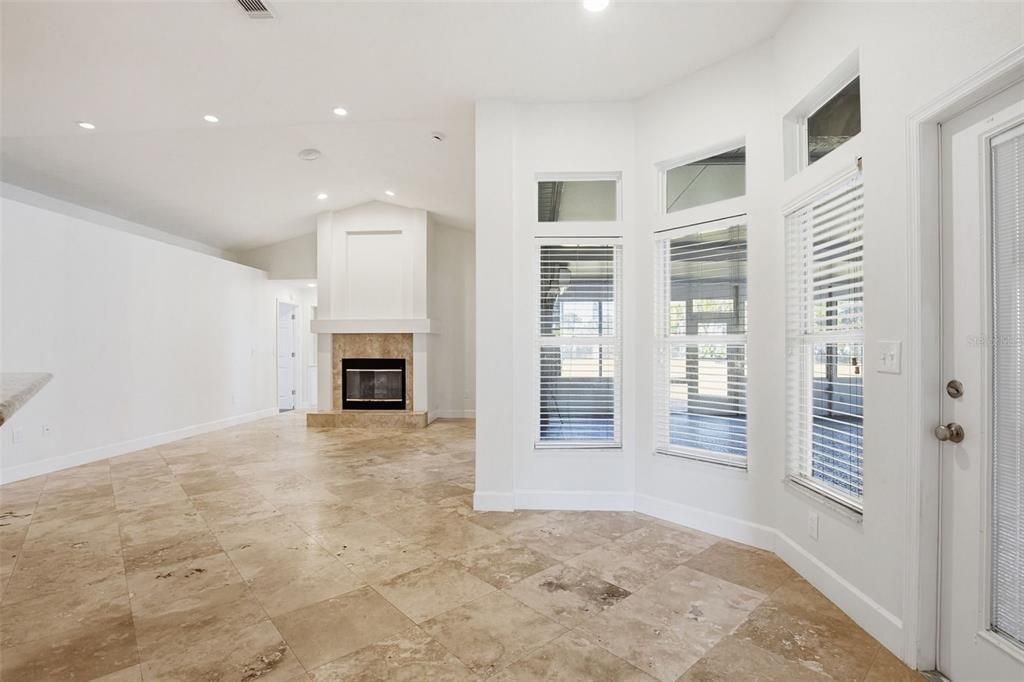 For Sale: $474,900 (4 beds, 3 baths, 2372 Square Feet)