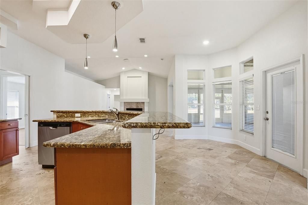 For Sale: $474,900 (4 beds, 3 baths, 2372 Square Feet)