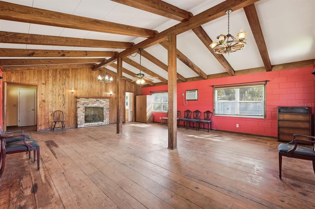 For Sale: $899,000 (5 beds, 5 baths, 4480 Square Feet)