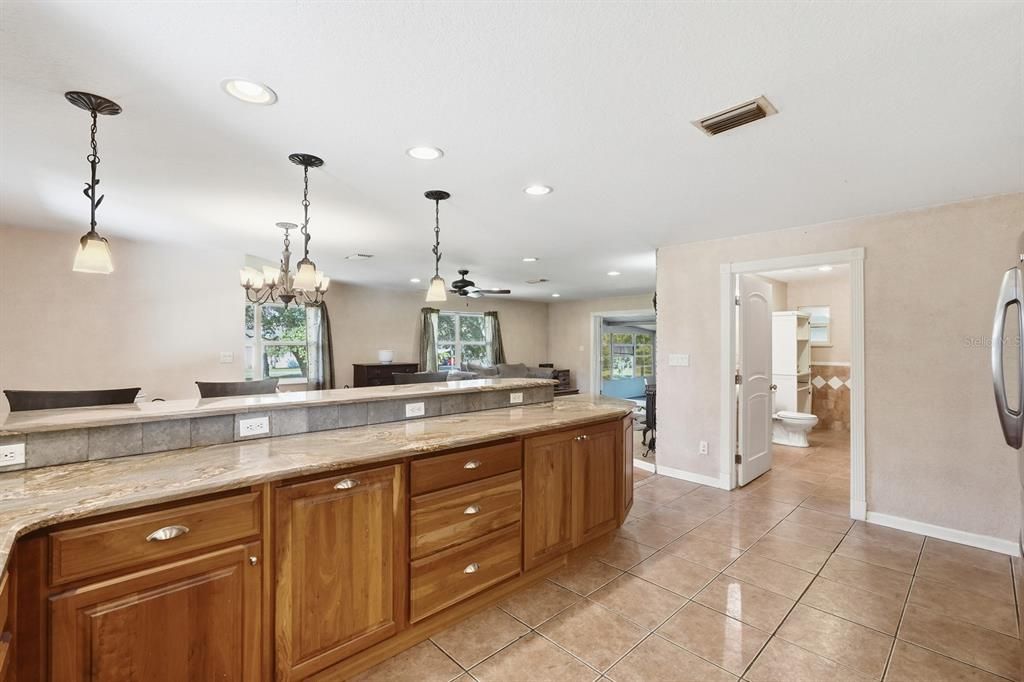 For Sale: $899,000 (5 beds, 5 baths, 4480 Square Feet)