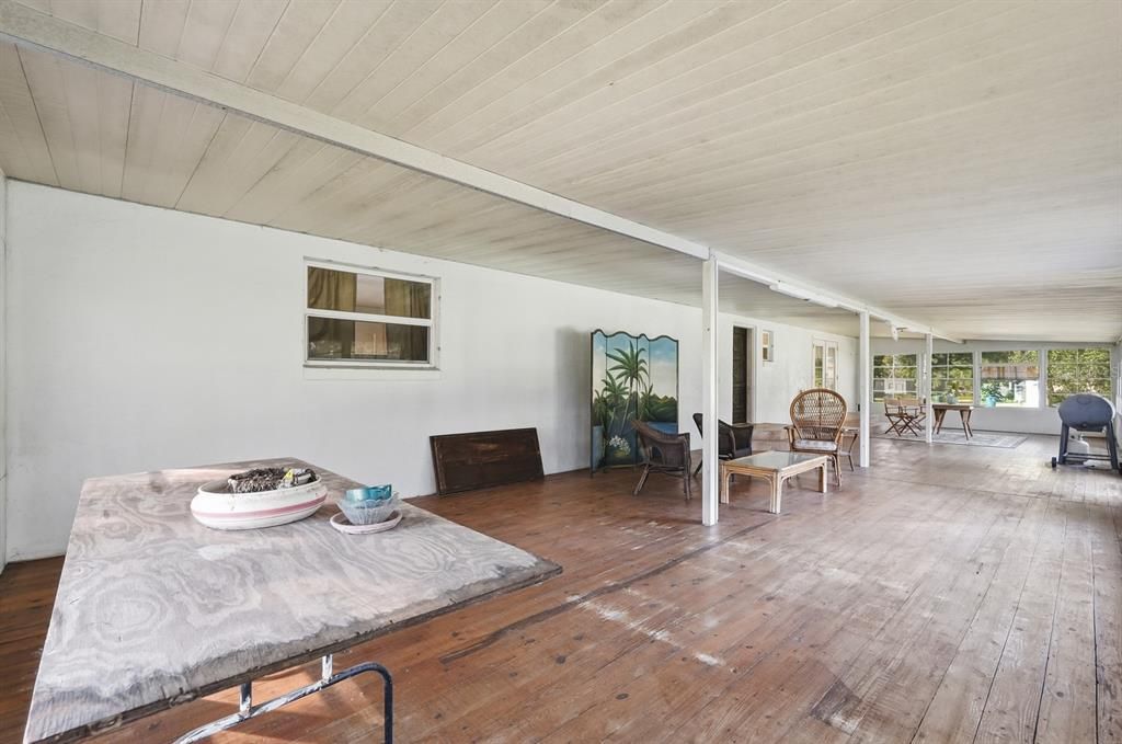 For Sale: $899,000 (5 beds, 5 baths, 4480 Square Feet)