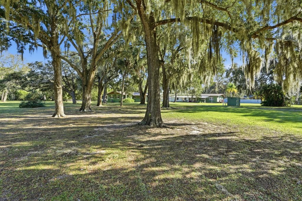 For Sale: $899,000 (5 beds, 5 baths, 4480 Square Feet)