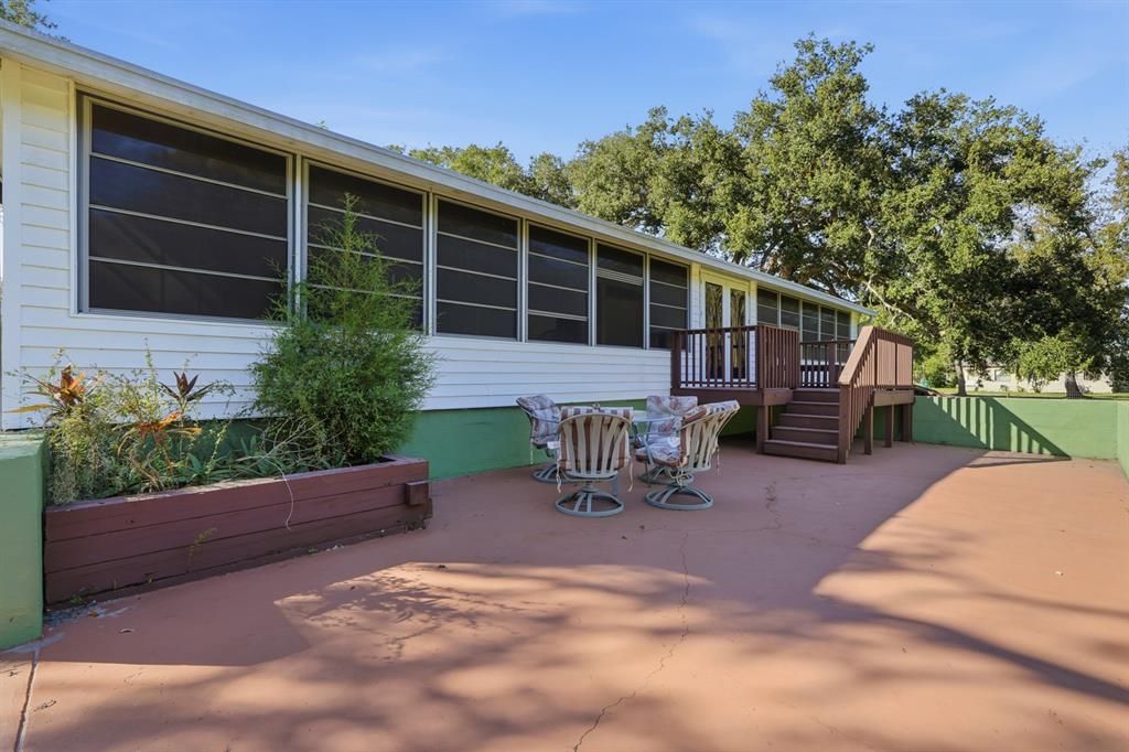 For Sale: $899,000 (5 beds, 5 baths, 4480 Square Feet)