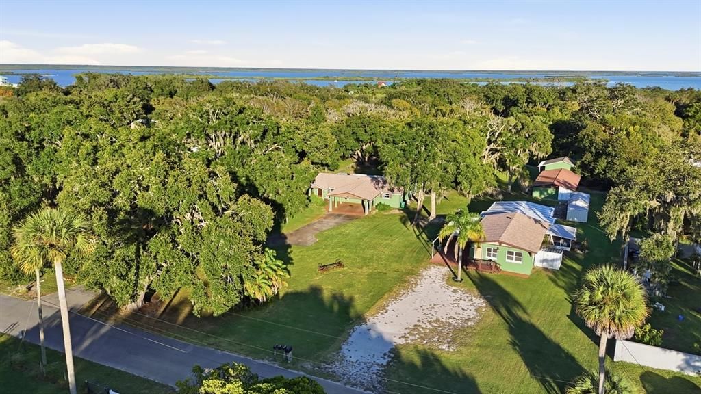 For Sale: $899,000 (5 beds, 5 baths, 4480 Square Feet)