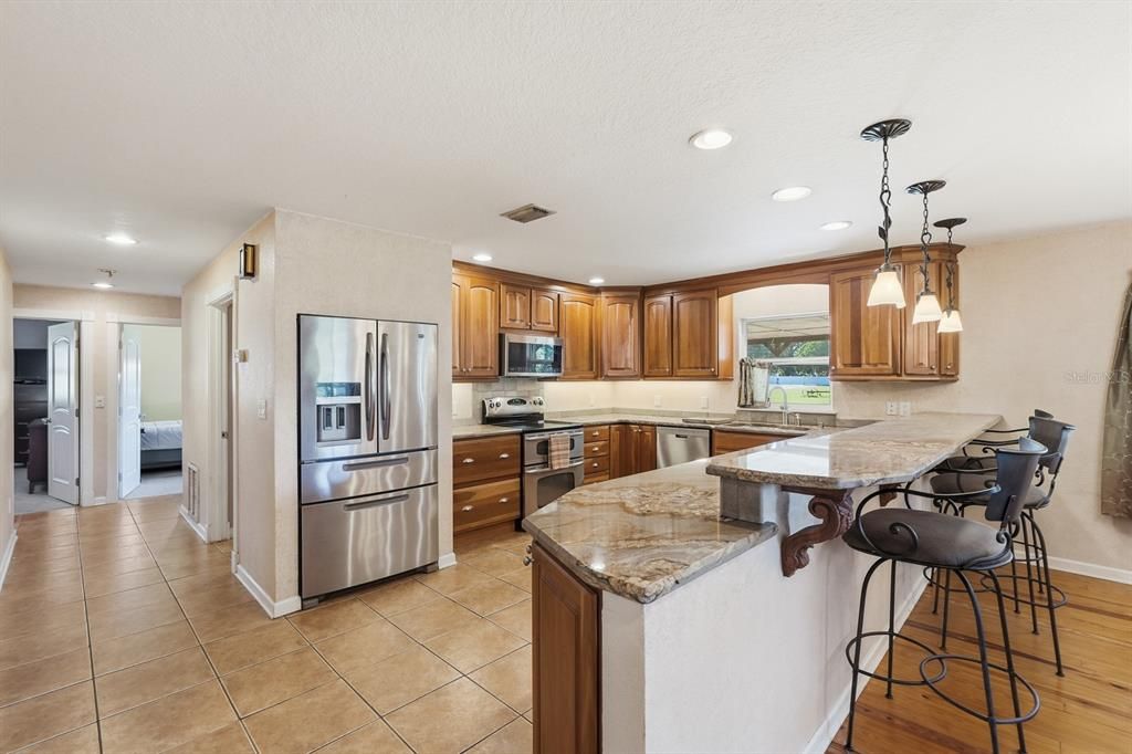 For Sale: $899,000 (5 beds, 5 baths, 4480 Square Feet)