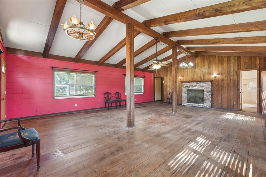 For Sale: $899,000 (5 beds, 5 baths, 4480 Square Feet)