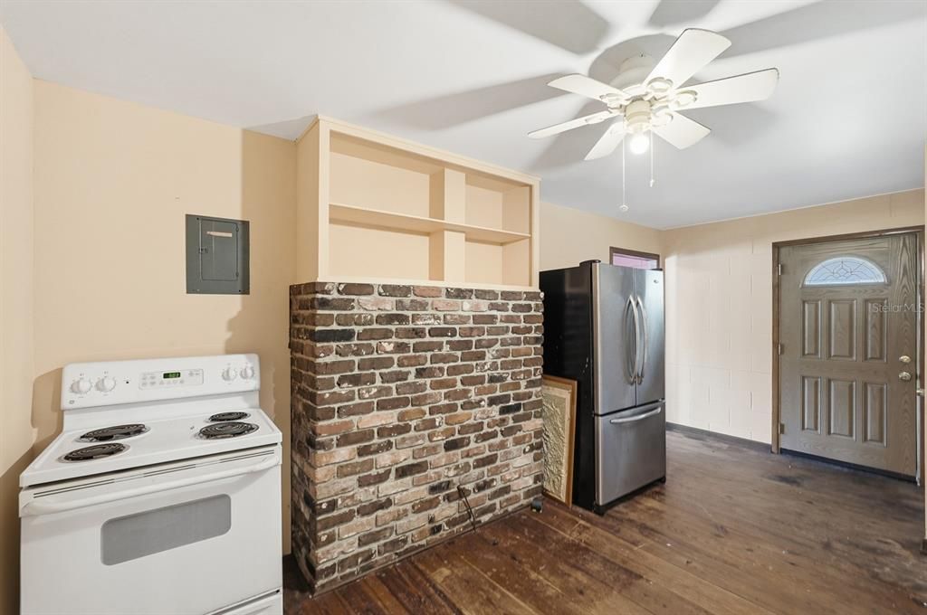 For Sale: $899,000 (5 beds, 5 baths, 4480 Square Feet)