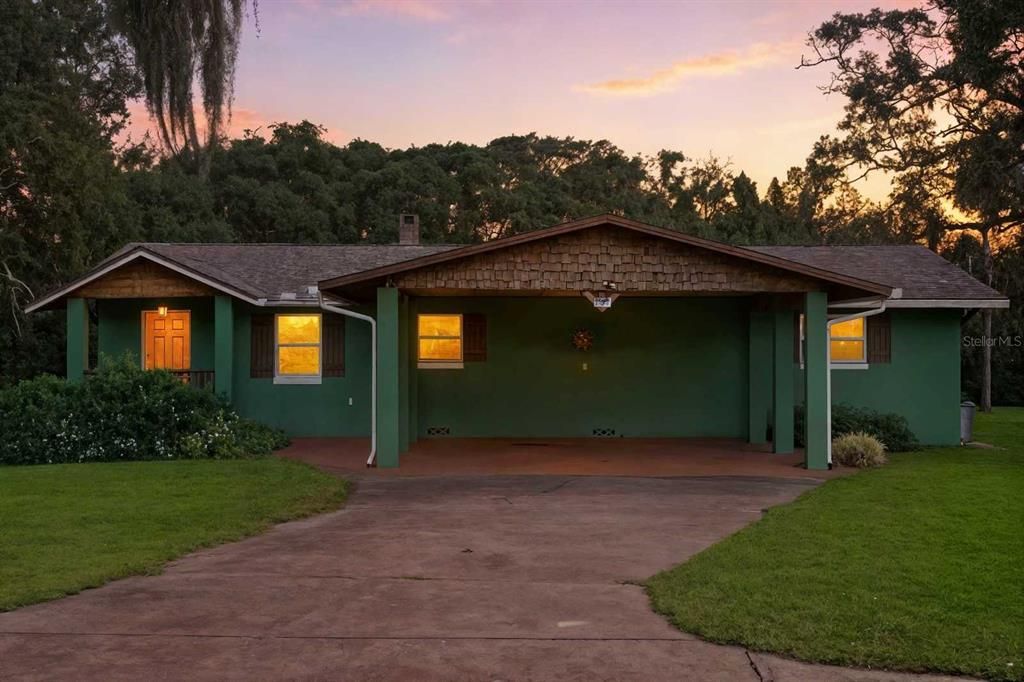 For Sale: $899,000 (5 beds, 5 baths, 4480 Square Feet)