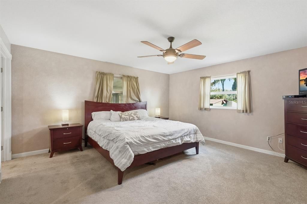 For Sale: $899,000 (5 beds, 5 baths, 4480 Square Feet)