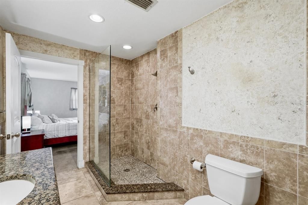 For Sale: $899,000 (5 beds, 5 baths, 4480 Square Feet)