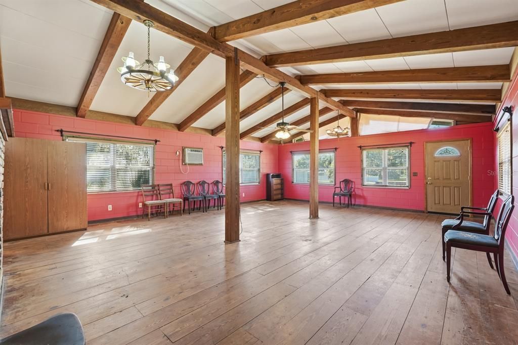 For Sale: $899,000 (5 beds, 5 baths, 4480 Square Feet)