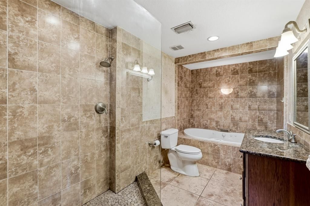 For Sale: $899,000 (5 beds, 5 baths, 4480 Square Feet)