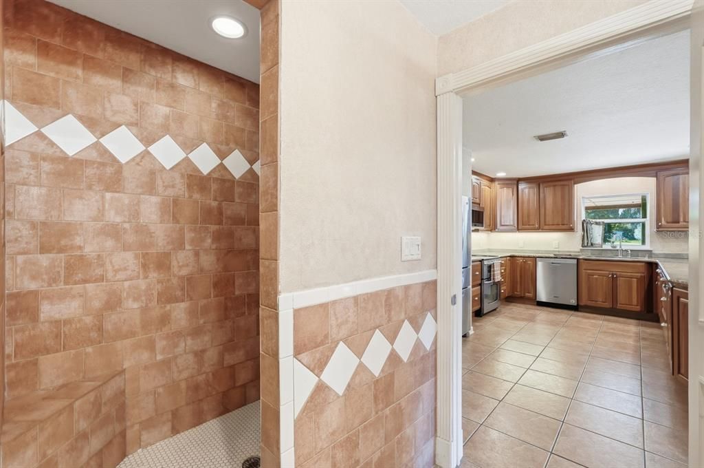 For Sale: $899,000 (5 beds, 5 baths, 4480 Square Feet)