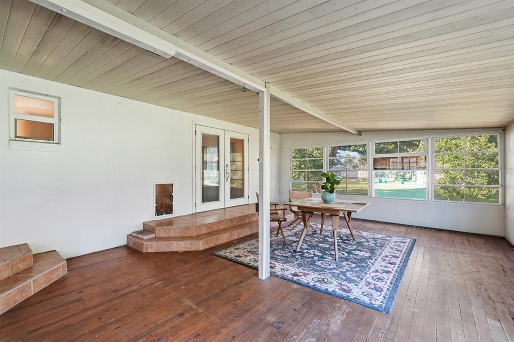 For Sale: $899,000 (5 beds, 5 baths, 4480 Square Feet)