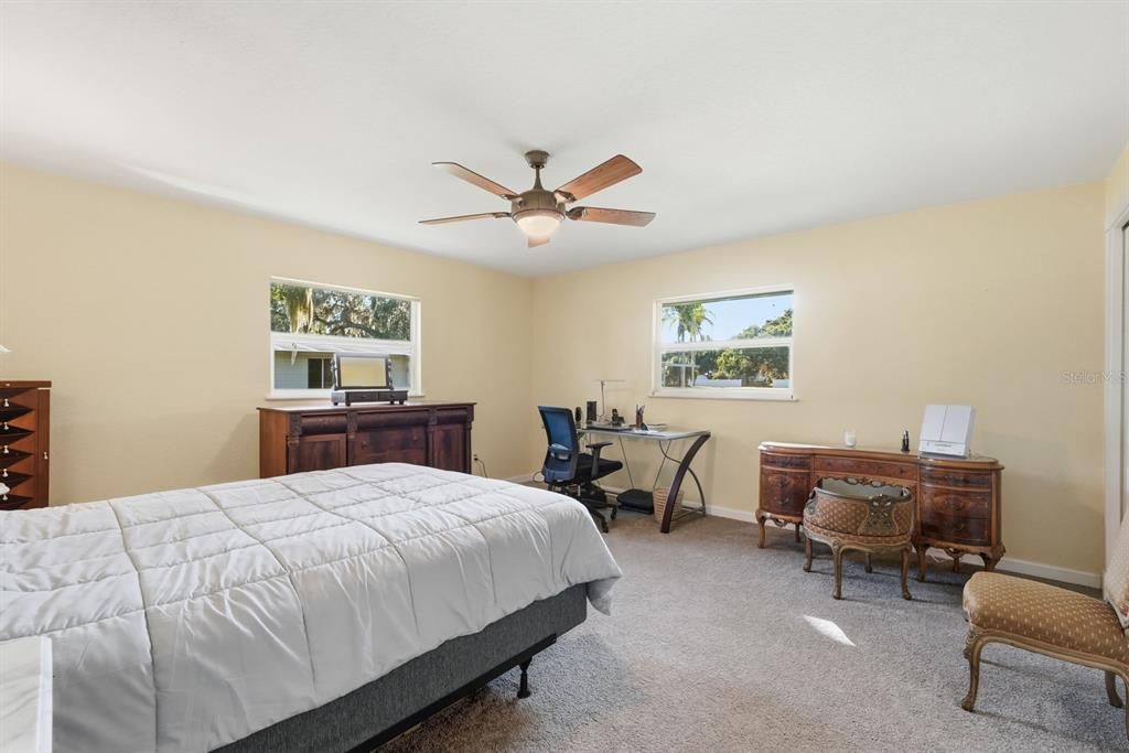 For Sale: $899,000 (5 beds, 5 baths, 4480 Square Feet)