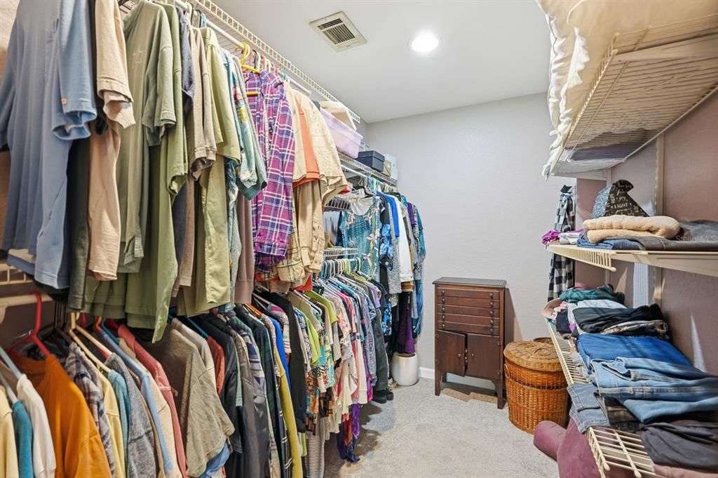 For Sale: $899,000 (5 beds, 5 baths, 4480 Square Feet)