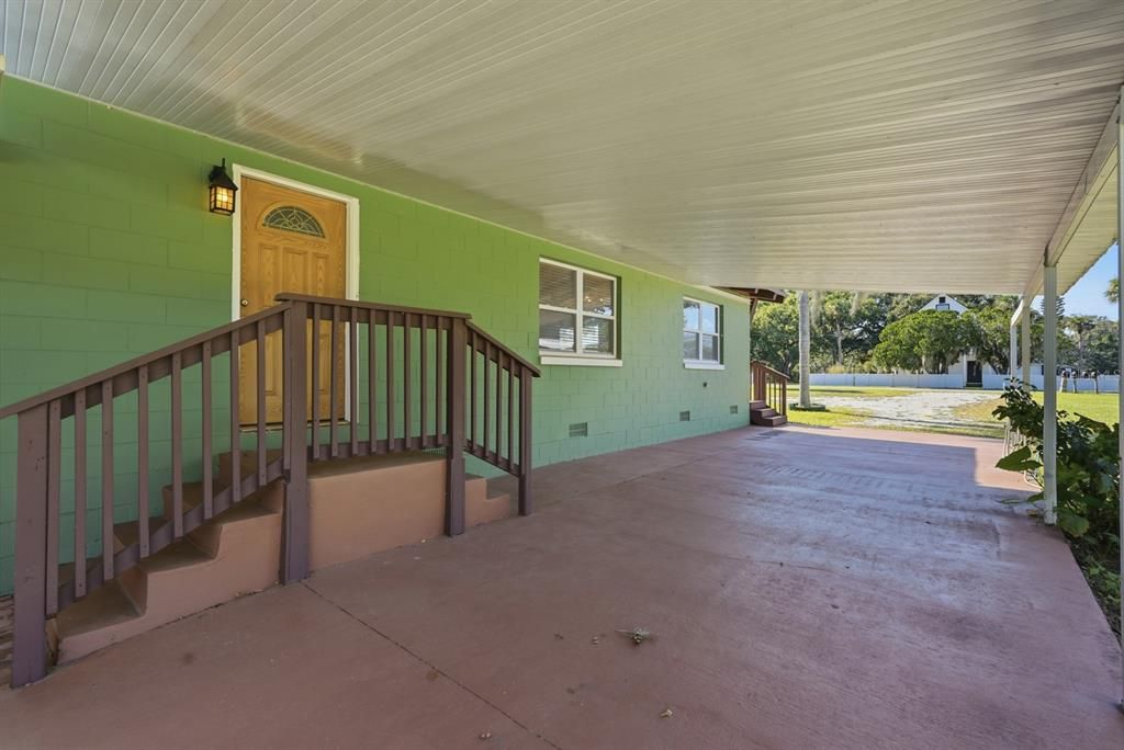 For Sale: $899,000 (5 beds, 5 baths, 4480 Square Feet)