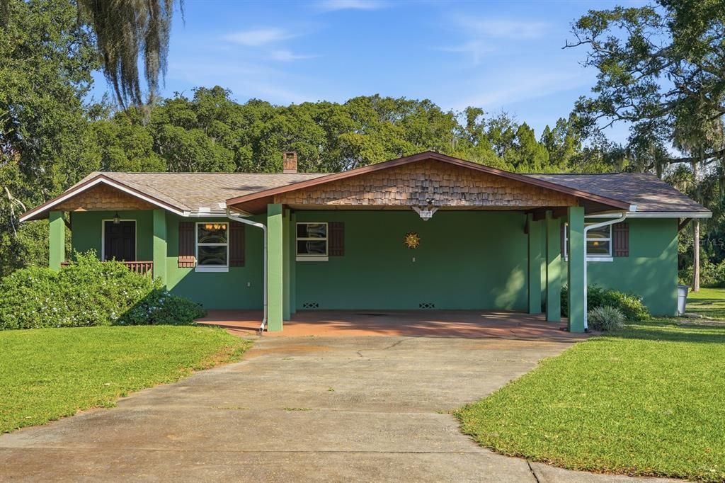 For Sale: $899,000 (5 beds, 5 baths, 4480 Square Feet)