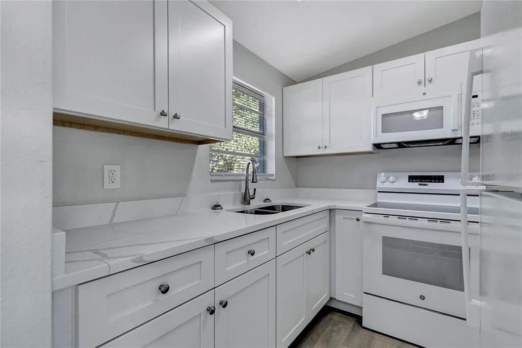 For Sale: $279,900 (3 beds, 1 baths, 864 Square Feet)