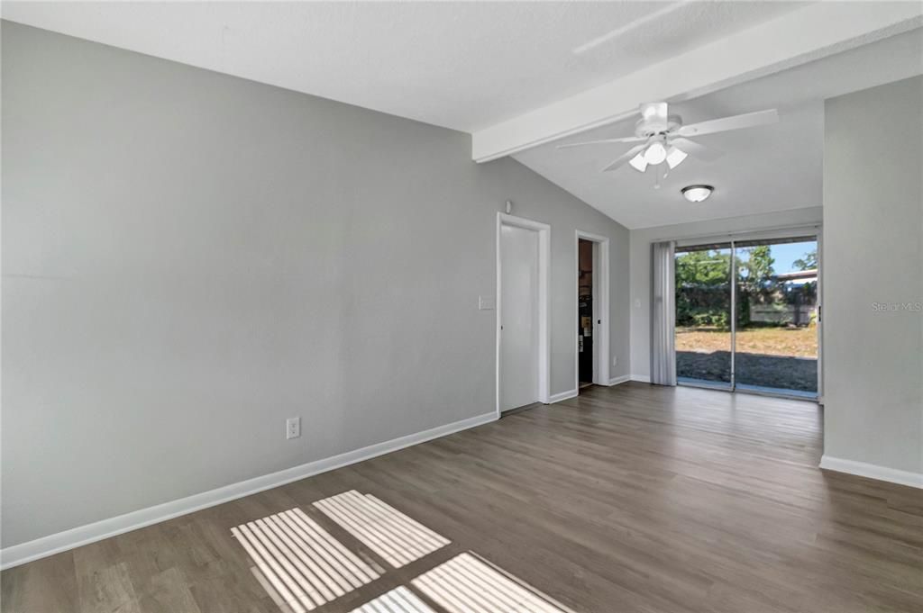 For Sale: $279,900 (3 beds, 1 baths, 864 Square Feet)