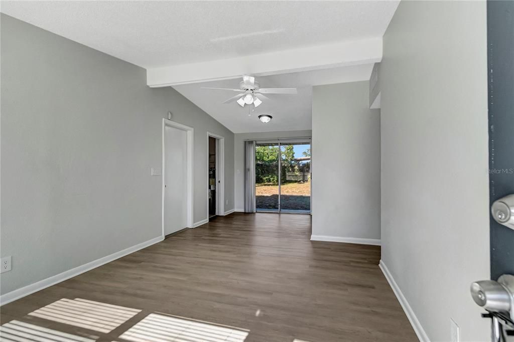 For Sale: $279,900 (3 beds, 1 baths, 864 Square Feet)