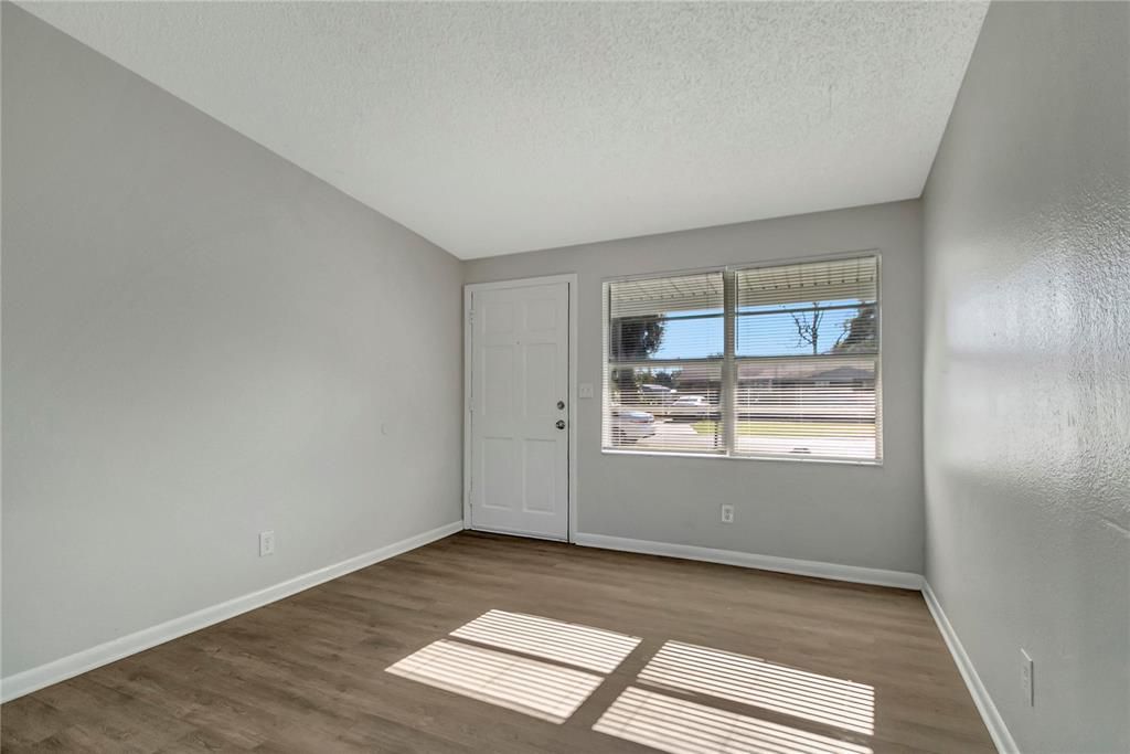 For Sale: $279,900 (3 beds, 1 baths, 864 Square Feet)