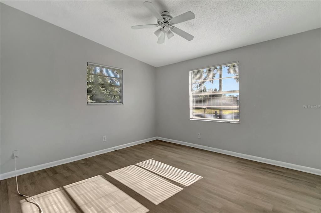 For Sale: $279,900 (3 beds, 1 baths, 864 Square Feet)