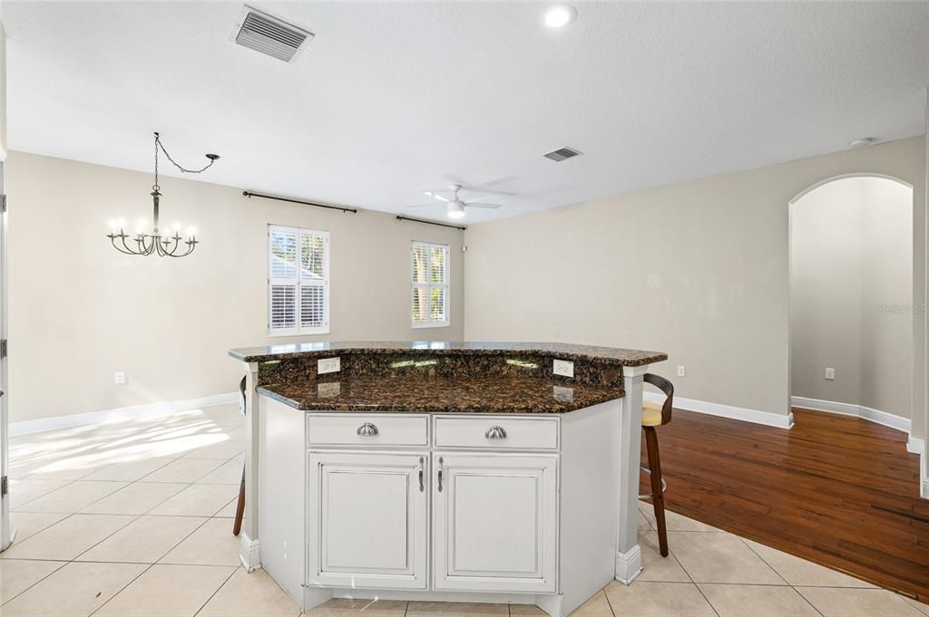 En Venta: $549,999 (3 camas, 2 baños, 1639 Pies cuadrados)