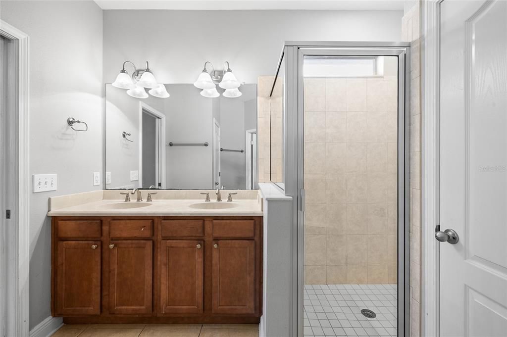 En Venta: $549,999 (3 camas, 2 baños, 1639 Pies cuadrados)