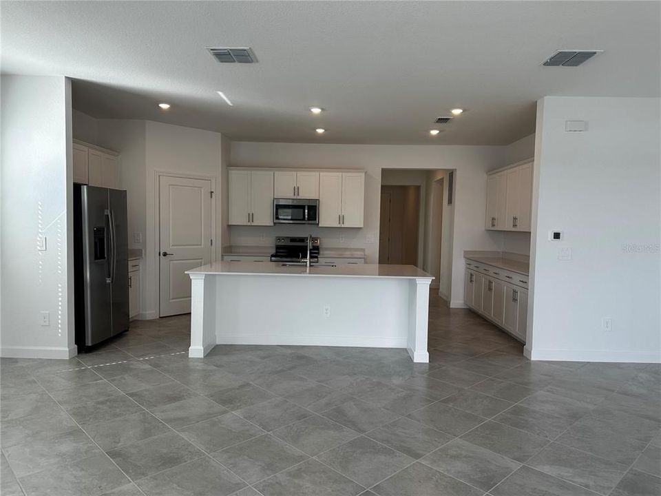 Active With Contract: $458,597 (3 beds, 3 baths, 2201 Square Feet)