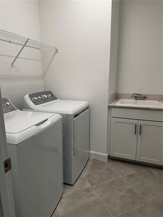 Active With Contract: $458,597 (3 beds, 3 baths, 2201 Square Feet)