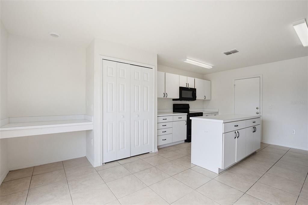 На продажу: $339,900 (4 спален, 2 ванн, 1944 Квадратных фут)