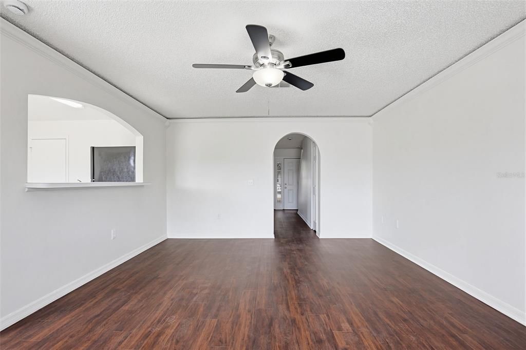 На продажу: $339,900 (4 спален, 2 ванн, 1944 Квадратных фут)