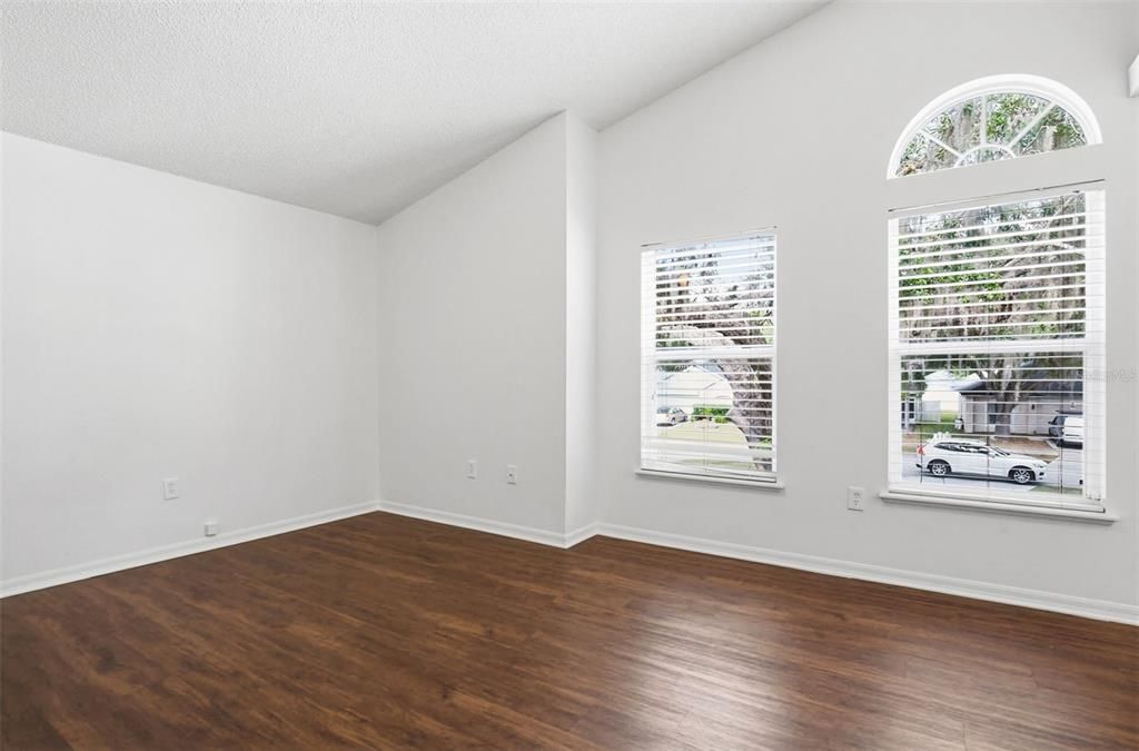 На продажу: $339,900 (4 спален, 2 ванн, 1944 Квадратных фут)